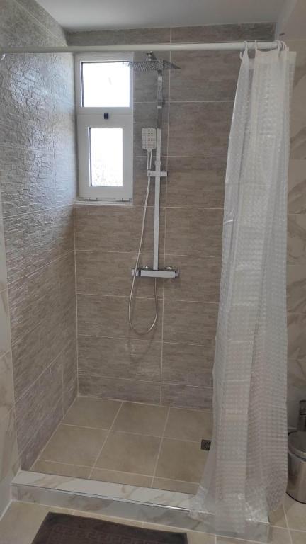 shower in apartments